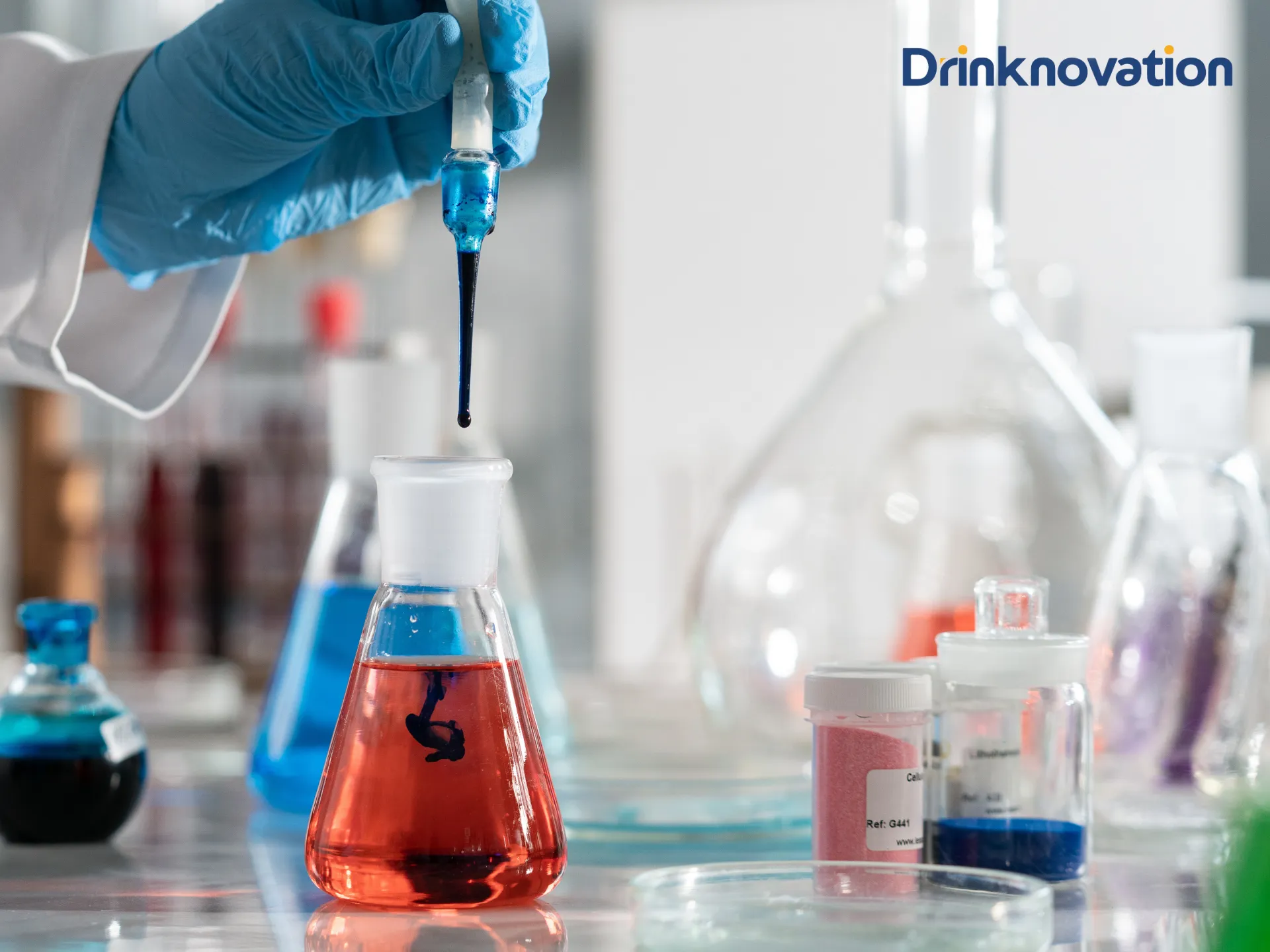 Proses revisi formula minuman oleh tim R&D Drinknovation