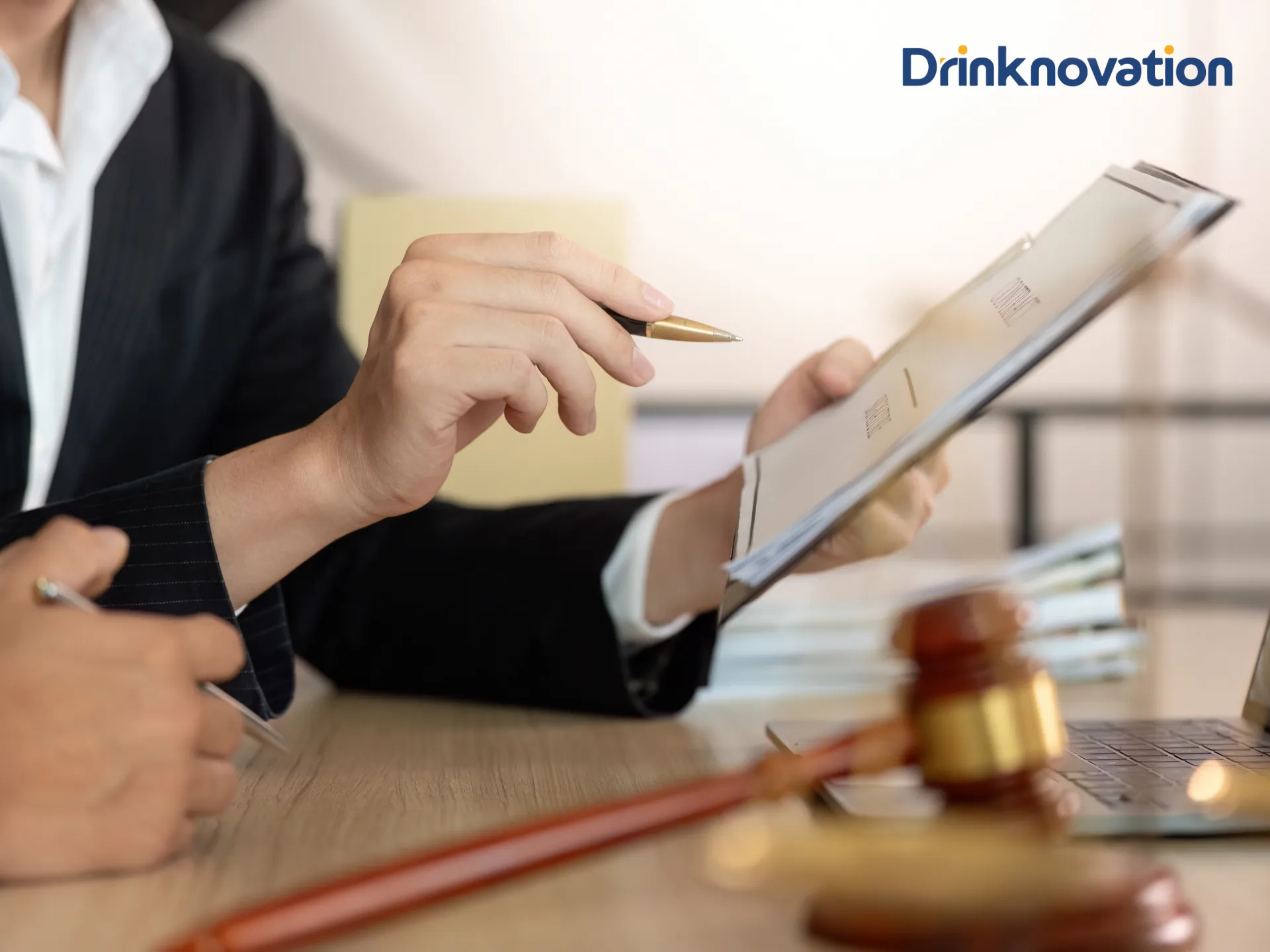 Ilustrasi perlindungan paten dan merek untuk produk minuman